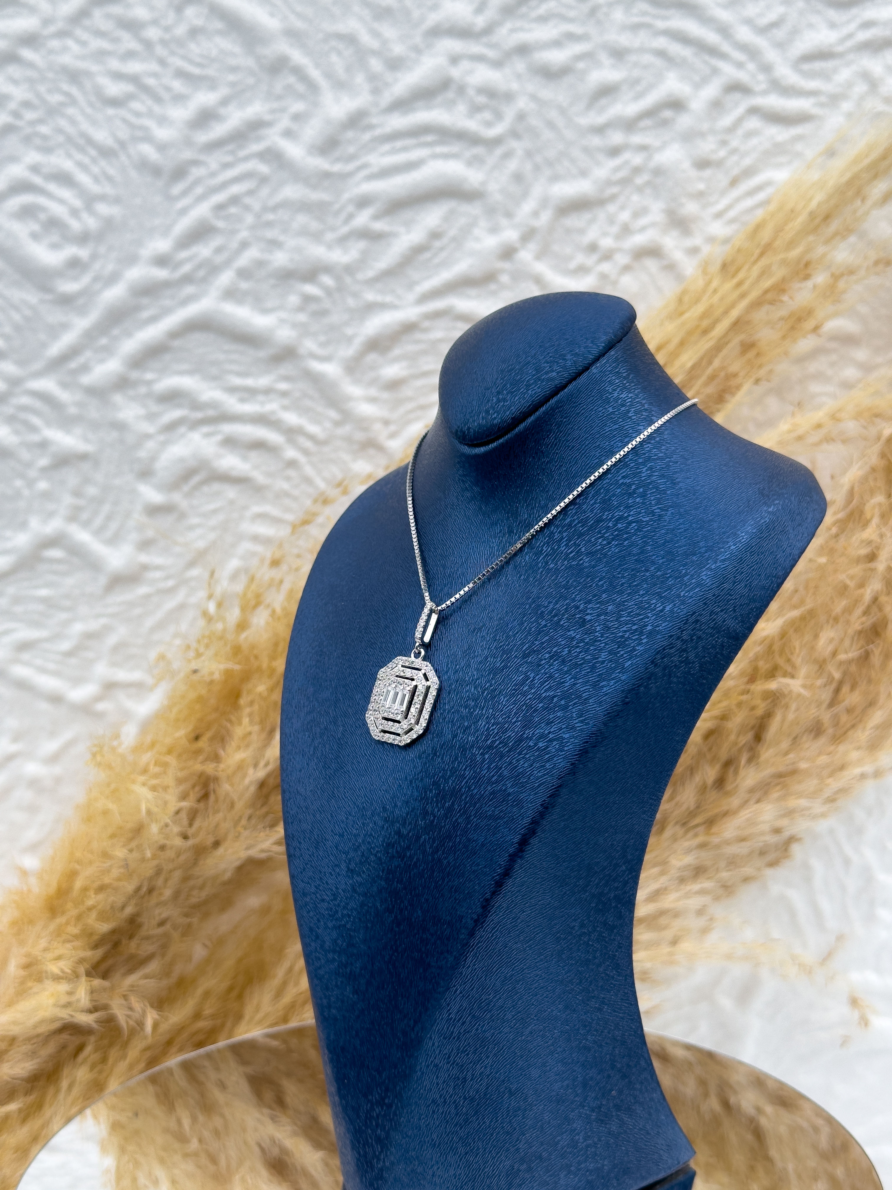 925 Ayar Gümüş İri Boy Baget Taşlı Kadın Kolye – Pırlanta Montür Özel Tasarım